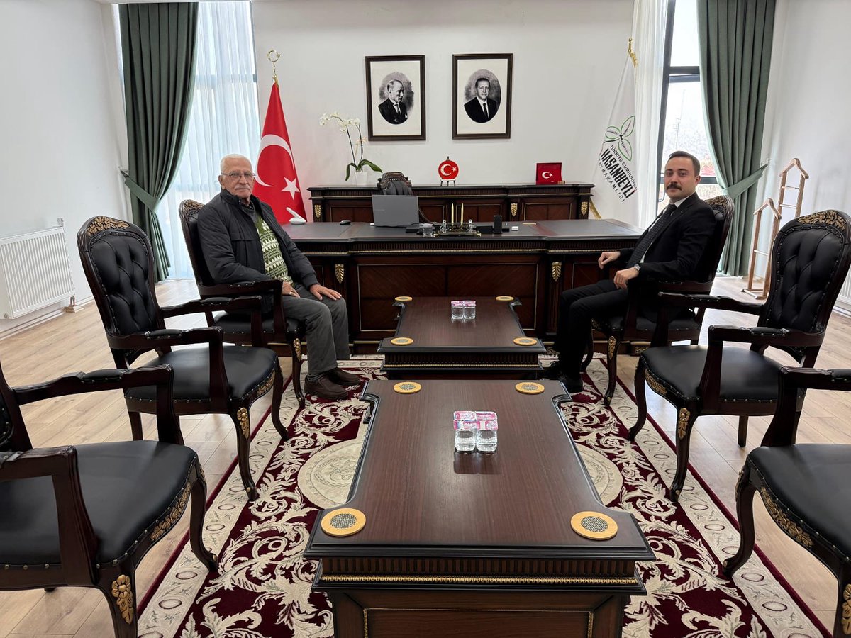 Şehit Jandarma Uzman Çavuş Oğuzhan TEKEREK’in kıymetli babası Sayın Necati TEKEREK, Kaymakamımız Sayın Hüseyin BÜTÜNER’i makamında ziyaret etti.
Sayın Kaymakamımız, nazik ziyaretlerinden dolayı kendilerine teşekkür etti.