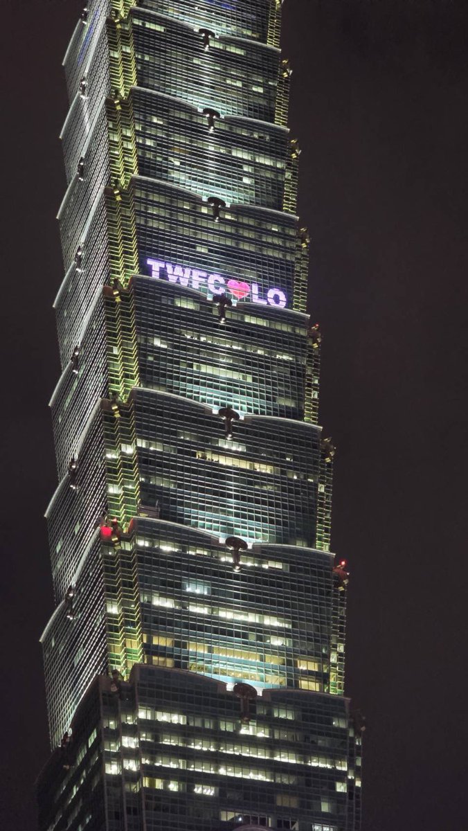 chunchin0507's tweet photo. CHRISTMAS WITH LINGORM

#XmasLightUpTaipei101ForLingOrm

#หลิงหลิงคอง #linglingkwong
#ออมกรณ์นภัส #OrmKornnaphat
#หลิงออม #LingOrm

@linglingsirilak @ormmormm https://t.co/fAAfZIpYnl
