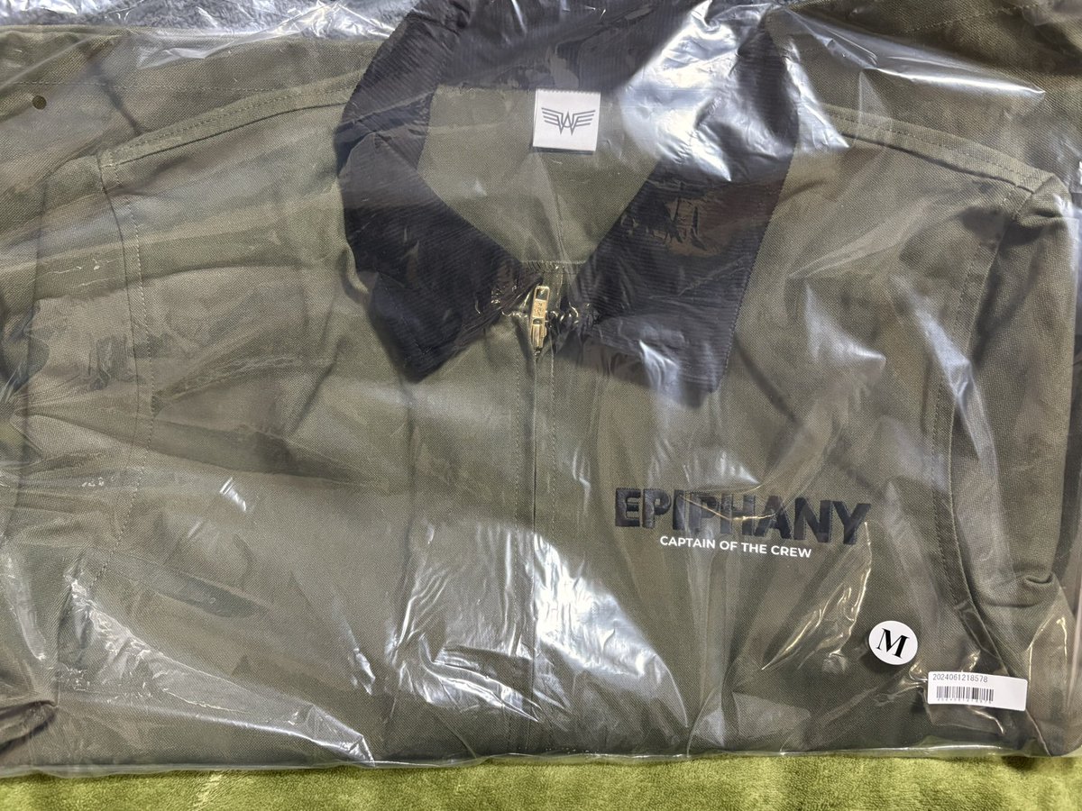 きたぁーーー！！ EPIPHANY💕💕 カーキいい感じ🤤🤤 ※写真より暗めです