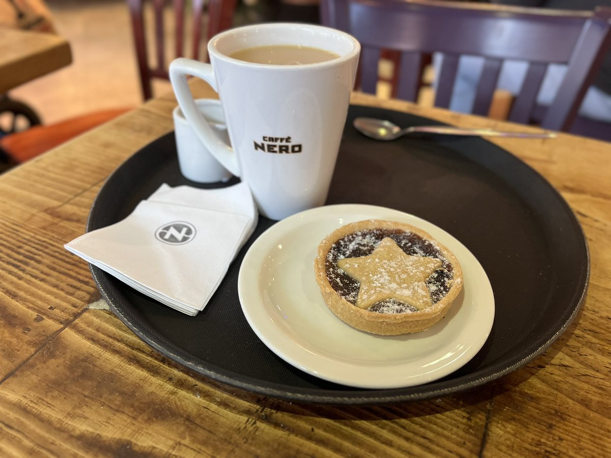 luckyscience's tweet photo. It is Christmas Eve and for the 25th year in a row, I’m in Leicester city enjoying a tea and mince pie https://t.co/Gwl4uAJhlJ