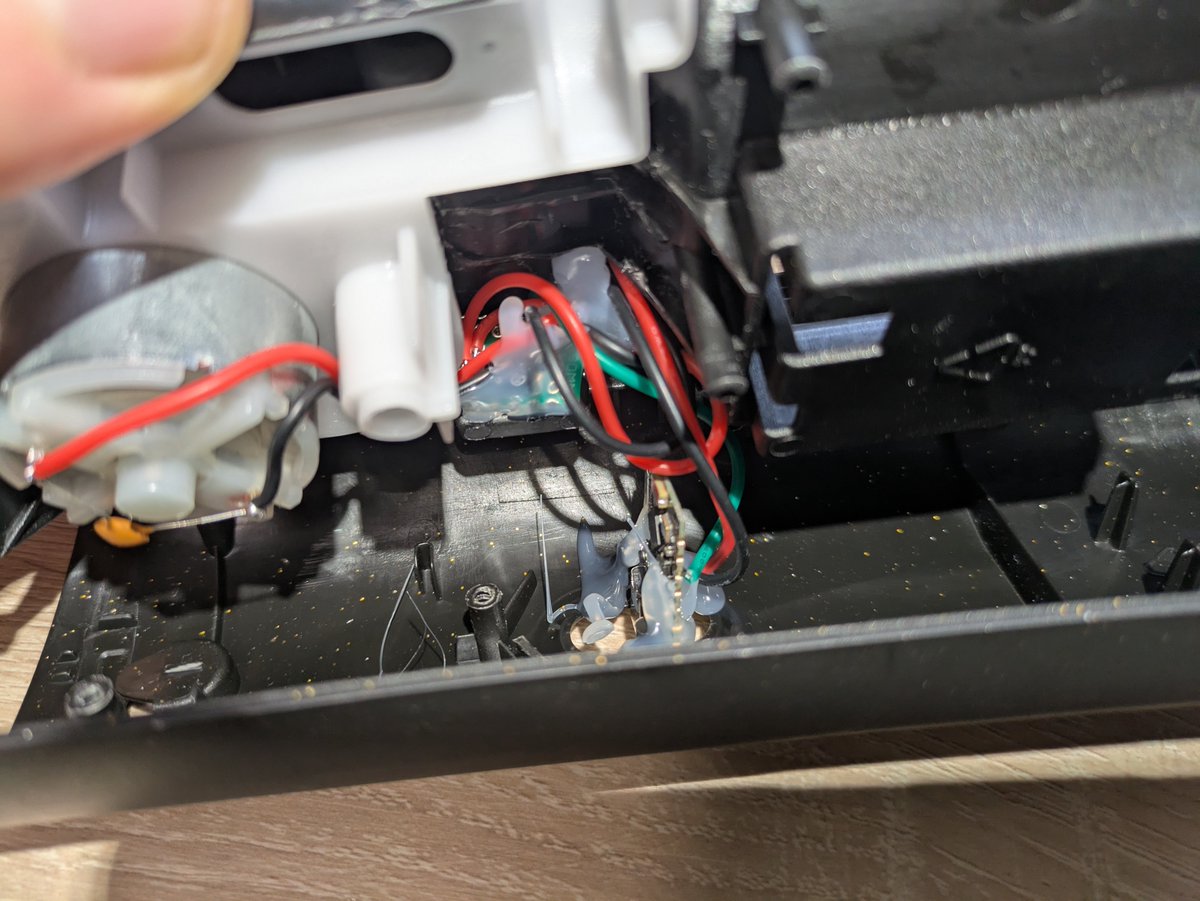 🅴🅼🆂🅸🆃 tweet media