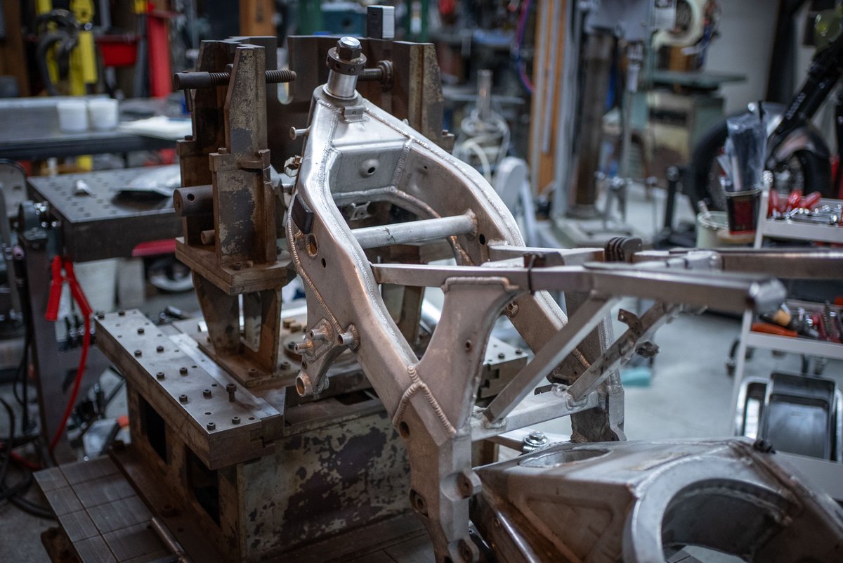 最新型の2ストエンジンを使ったスーパースポーツ！！どんなマシンに