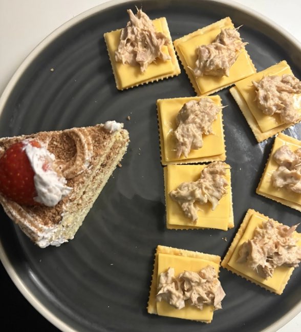 sinwu19's tweet photo. 🎮251224

クリスマス放送スタートです🎄⭐️
自分でケーキとか作ったみたいです🎂♥️
体調悪そうだけど、テンションは高そうㅎㅎ

🔗 https://t.co/dYTKsQ26AK

#Sinwu_games🎮⭐️
#Sinwu_official
#Sinwu #신우 https://t.co/8lAUmE4TOQ