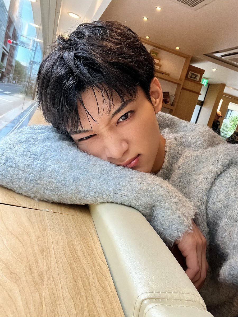 leo_official818's tweet photo. イブ楽しんでーはは https://t.co/LEkK4Wk9FG