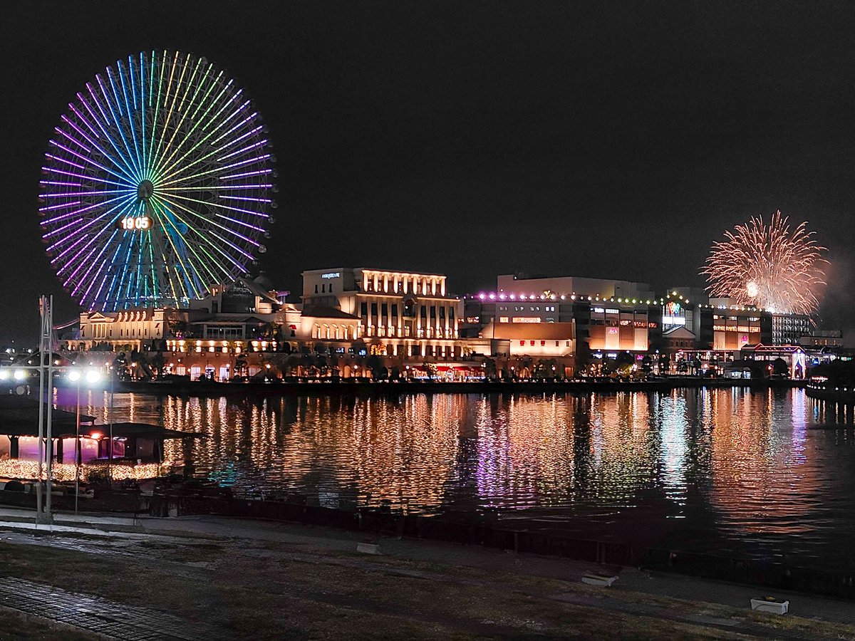 TOWERS Milight “UP”
今年もみなとみらいオフィスが全館点灯されました✨19時から花火も上がっていました🎇
#みなとみらい 
#全館点灯