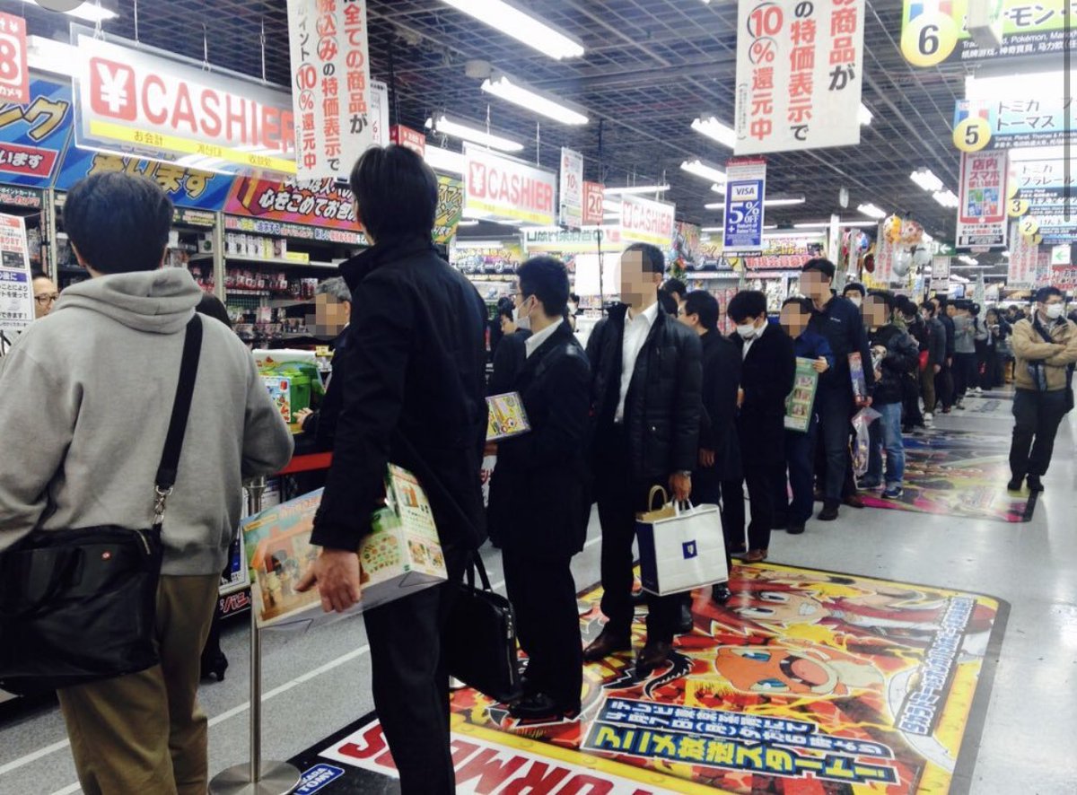 ヨドバシカメラにいたかっこいいサンタさん達