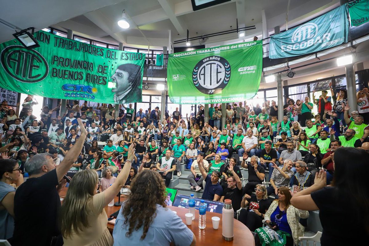 AHORA!!
EL GOBIERNO PREPARA LA CONVOCATORIA A PARITARIAS PARA EL VIERNES CON UN MÍSERO 2%!!

MILEI BUSCA ARRUINARLE LA NAVIDAD A LOS ESTATALES!!

En el sector público, la política salarial del Gobierno durante estos 24 meses ha sido nefasta y UPCN tiene que dejar de avalarla.