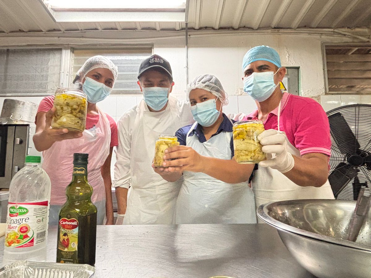 MIDAPma's tweet image. Se fortalece la agroindustria nacional en 2025  con  certificaciones y asistencia técnica

mida.gob.pa/2025/12/22/se-…