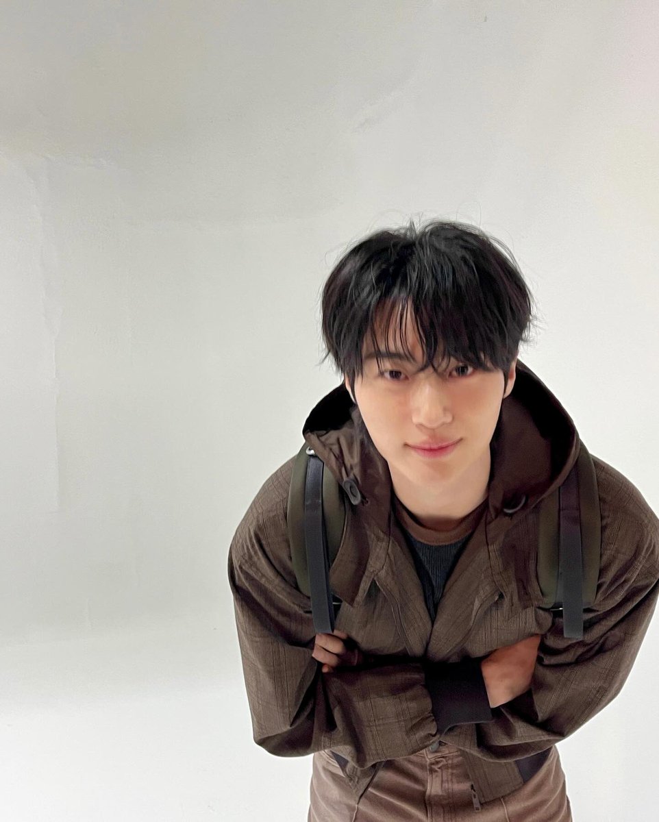 woonair's tweet photo. 251224 변우석 인스타그램 업로드 [1]

#ByeonWooSeok #변우석 #prada https://t.co/dJiUb15WAD