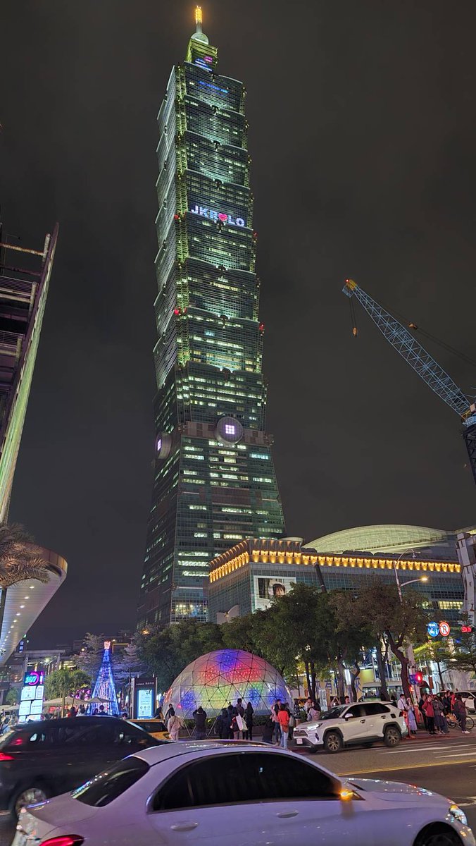 a60232626's tweet photo. 好多同擔在現場，愛你們！
感謝分享！

CHRISTMAS WITH LINGORM

#XmasLightUpTaipei101ForLingOrm
#หลิงหลิงคอง #linglingkwong
#ออมกรณ์นภัส #OrmKornnaphat
#หลิงออม #LingOrm https://t.co/IWGBY1Q4dQ