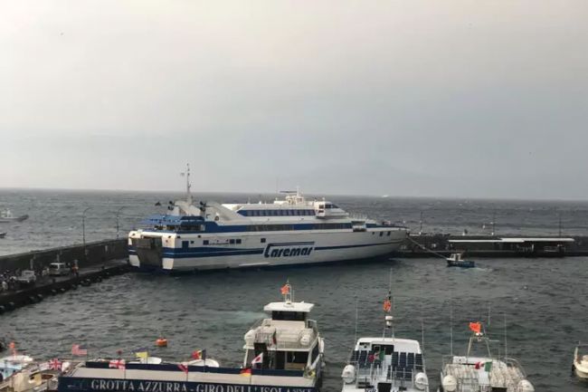 StabiaChannel's tweet photo. #Libeccio forte, stop agli aliscafi per Ischia e Procida
Sia da Napoli che da Pozzuoli. Regolari invece i collegamenti con i traghetti
Leggi la notizia --> https://t.co/I29Vo7GaJf https://t.co/6uXYzS71i9
