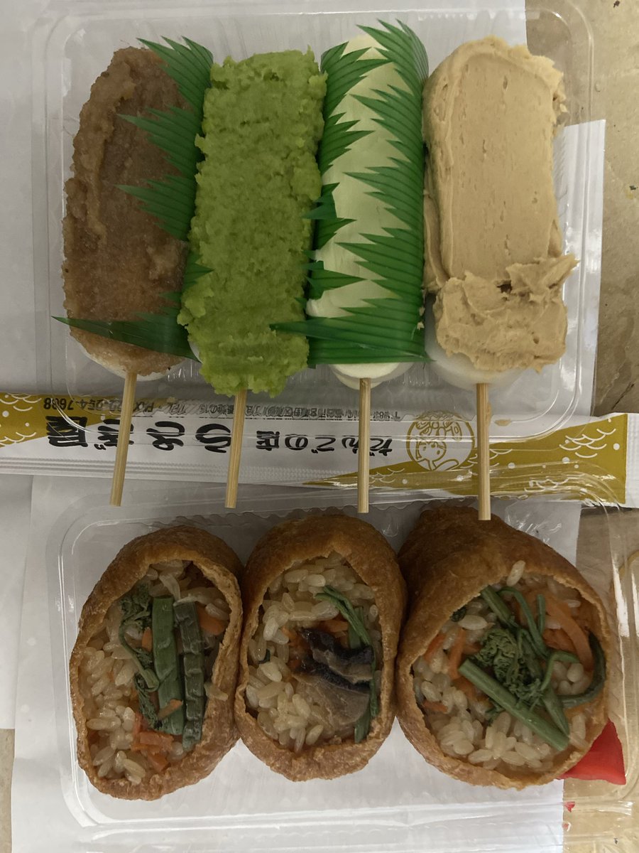 hURAKAN_AKAunt's tweet photo. クリスマスイブ。
ファミチキ@famima_now の黒トリュフ丼とうさぎや　@usagiya0245  さんの団子と稲荷で呑む。
最高‼︎ https://t.co/DwuHcH2kZa
