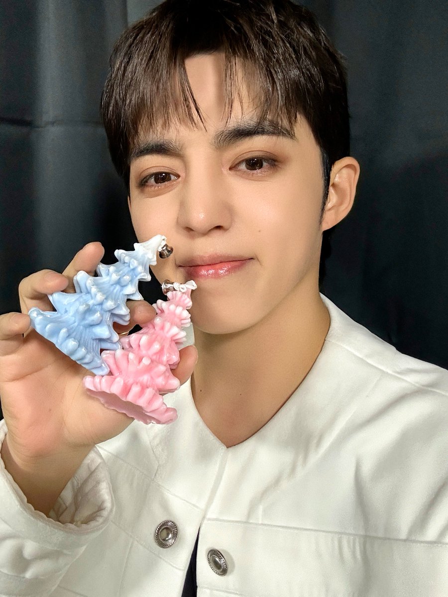 캐럿을 위해 준비한 세븐틴의 선물🎁

▶️ https://t.co/zmeCPt0iz9

#SEVENTEEN #세븐틴
#Happy_Holidays #해피홀리데이 https:/...