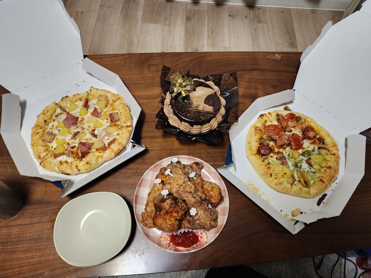 Worldnight3160's tweet photo. ファルコン・ランチ https://t.co/8vIEljiuO5