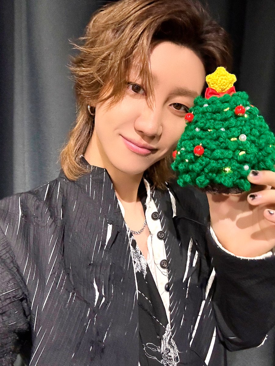 캐럿을 위해 준비한 세븐틴의 선물🎁

▶️ https://t.co/zmeCPt0iz9

#SEVENTEEN #세븐틴
#Happy_Holidays #해피홀리데이 https:/...