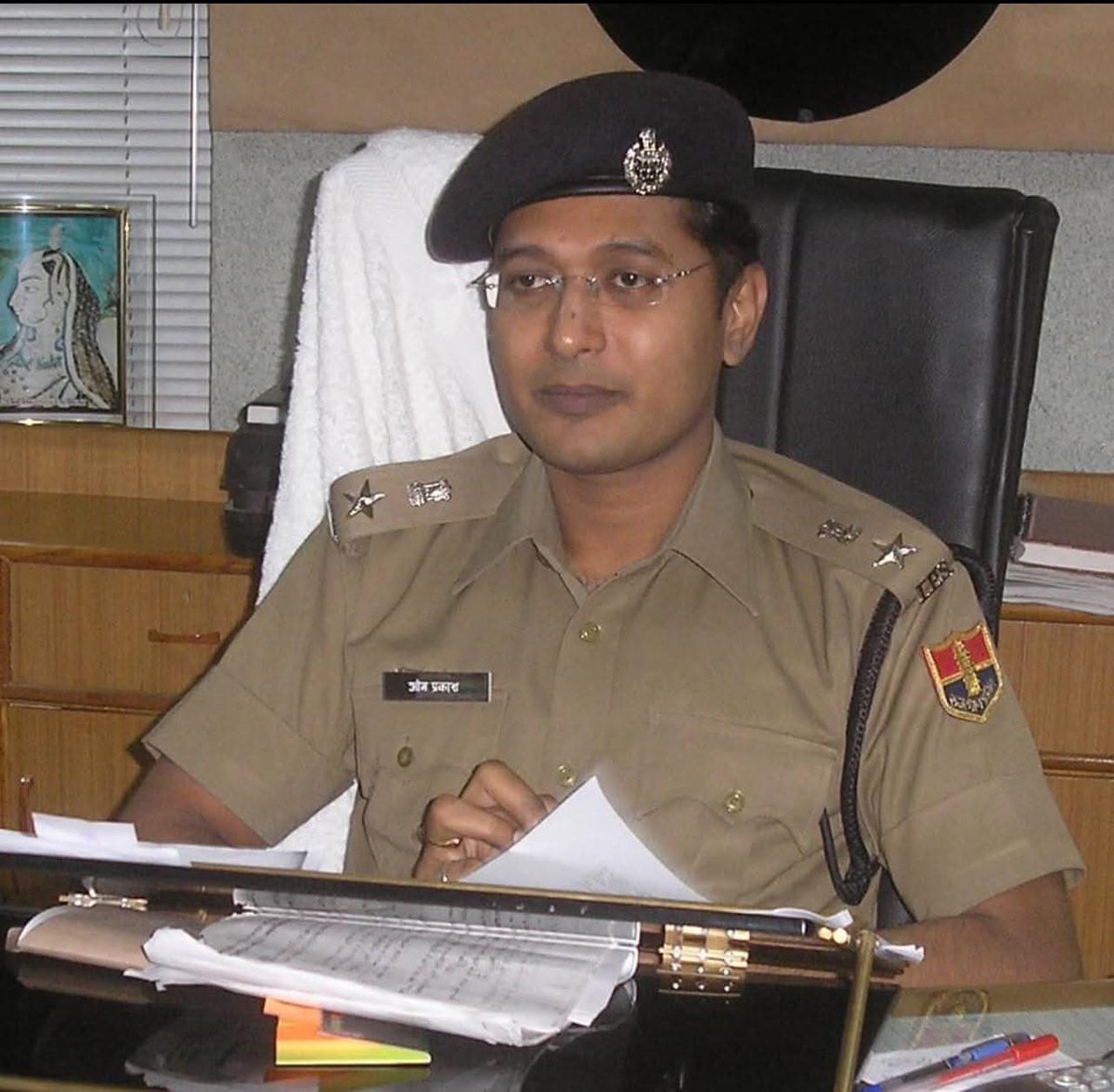 जोधपुर पुलिस आयुक्त श्री ओमप्रकाश पासवान (IPS) को जन्मदिन की हार्दिक शुभकामनाएँ। ईश्वर से आपके उत्तम स्वास्थ्य, दीर्घायु एवं उज्ज्वल भविष्य की कामना करता हूँ। 
जय प्रकाश कुमावत 
 <a href="/CP_Jodhpur/">Jodhpur Police</a>