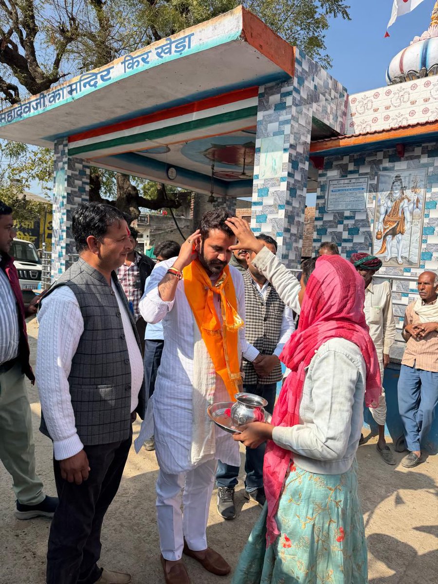 Viramdevgurjar's tweet photo. @Imsitaramposwal 📍चित्तौड़गढ़

आदरणीय मुख्यमंत्री श्री @BhajanlalBjp जी के नेतृत्व में प्रदेश की भाजपा सरकार के सफल 2 वर्ष पूर्ण होने के अवसर पर “बदलता राजस्थानबढ़ता राजस्थान" अभियान के तहत चित्तौड़गढ़ एवं कपासन विधानसभा क्षेत्र में जानकारी प्रदान की।#2साल_नव_उत्थान_नया_राजस्थान https://t.co/x9y5v7lBFT
