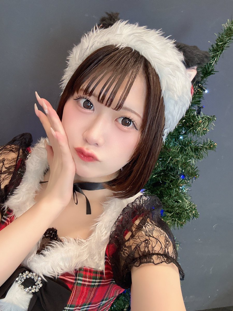 ˆ꜆ . ̫ . ) ꜆ ⌒ 🎁