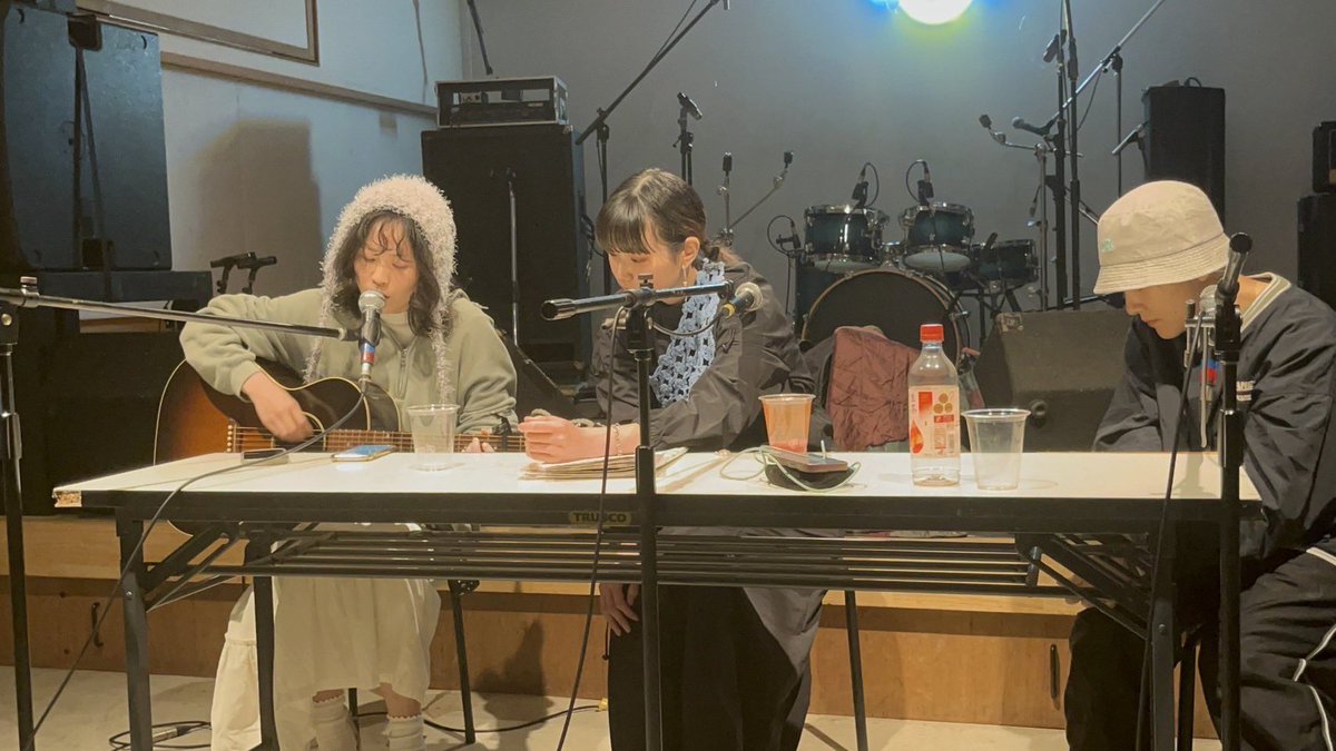 こないだのラジオ更新しました！
結局3人とも弾き語りをしたので、パート2だけでも。
あとは普通に集まった時のような話をしすぎてラジオっぽくはないですが、確実に、良いです。
stand.fm/episodes/694bc…