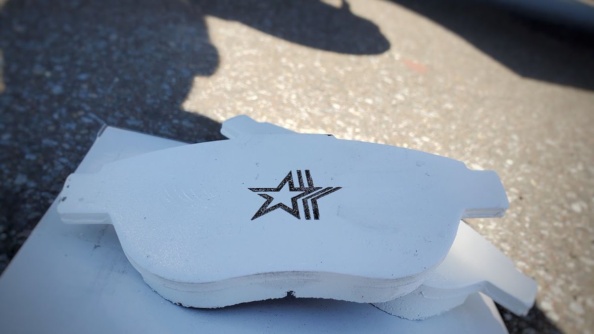 STELLA__custom's tweet image. 白パッド(低ダスト)
for ABARTH500標準キャリパー

こちらも僕のわがままをACREさんに形にしていただいた品です(笑)

ダストはマイルドにしていますが、効きと作動温度帯(純正+50℃)は吟味しているのでサーキットも程よく楽しめます
#ACRE #STELLA #ブレーキパッド