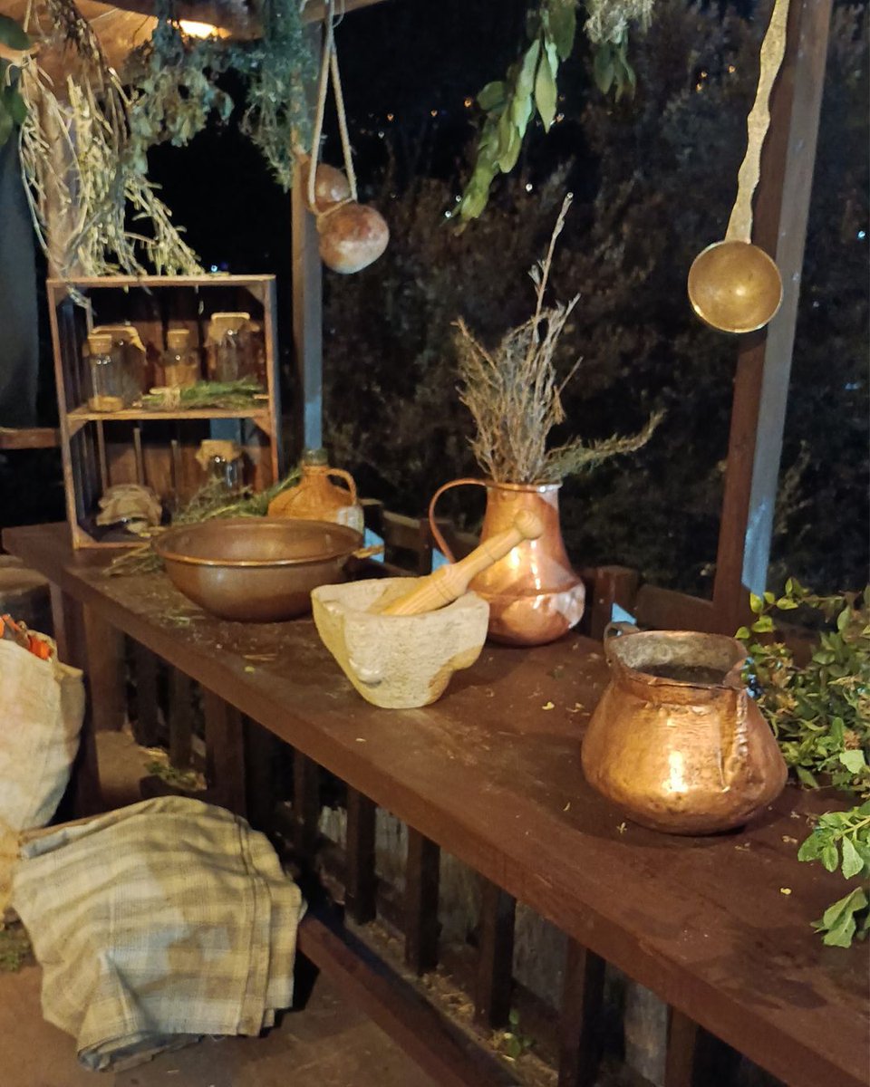 🎄 Desitgem a tothom una nit plena de pau, llum i somriures. 💖Nadal és ple de petits detalls, com els que podràs trobar al nostre #PessebreVivent. Us hi esperem! Entrades per aquests dies a pessebrecorbera.cat

#PessebreCorbera #PessebreViventCorbera #PessebresVivents