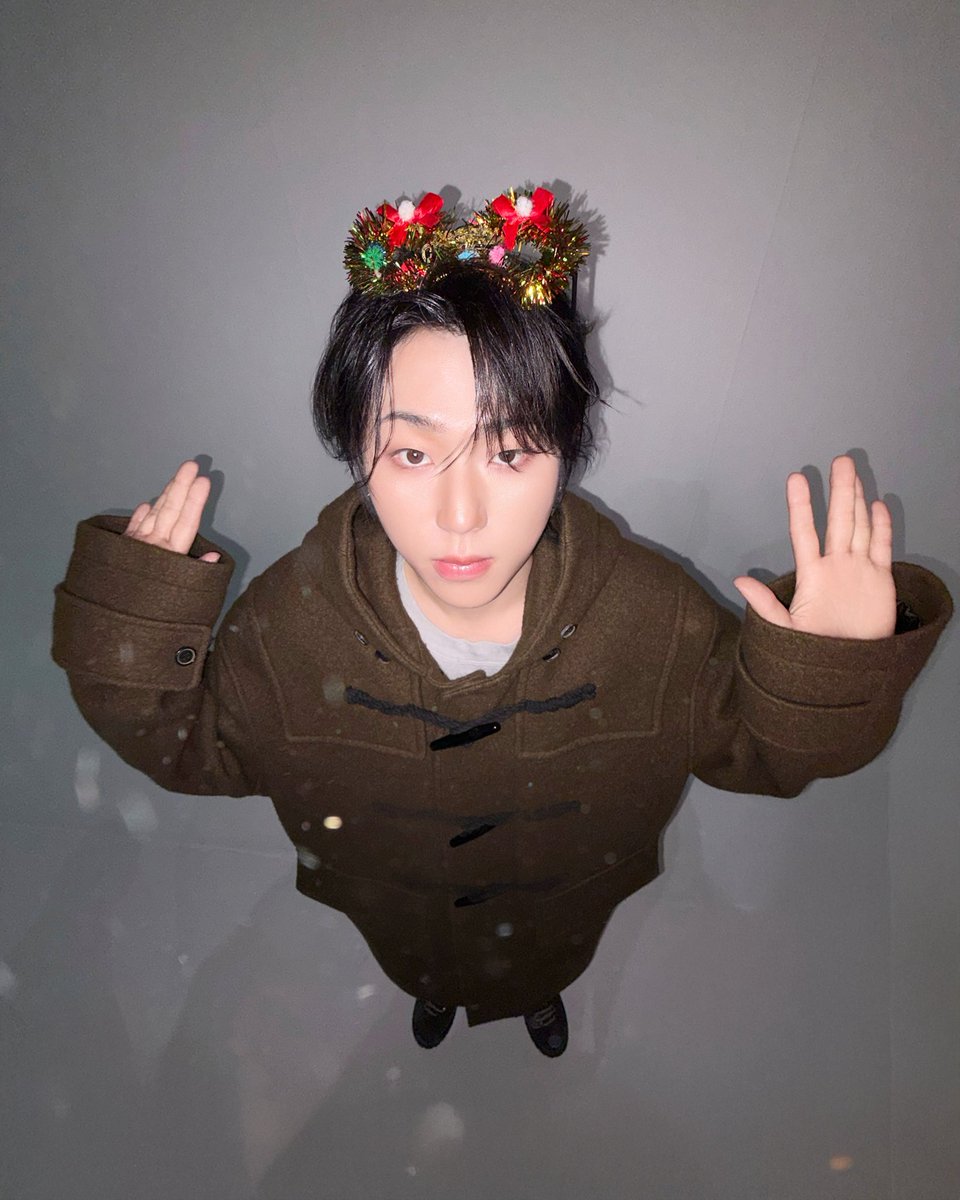 zico_koz's tweet photo. 𝑴𝒆𝒓𝒓𝒚 𝑪𝒉𝒓𝒊𝒔𝒕𝒎𝒂𝒔 🎄

#ZICO #지코 https://t.co/Qzb2oDTq3W