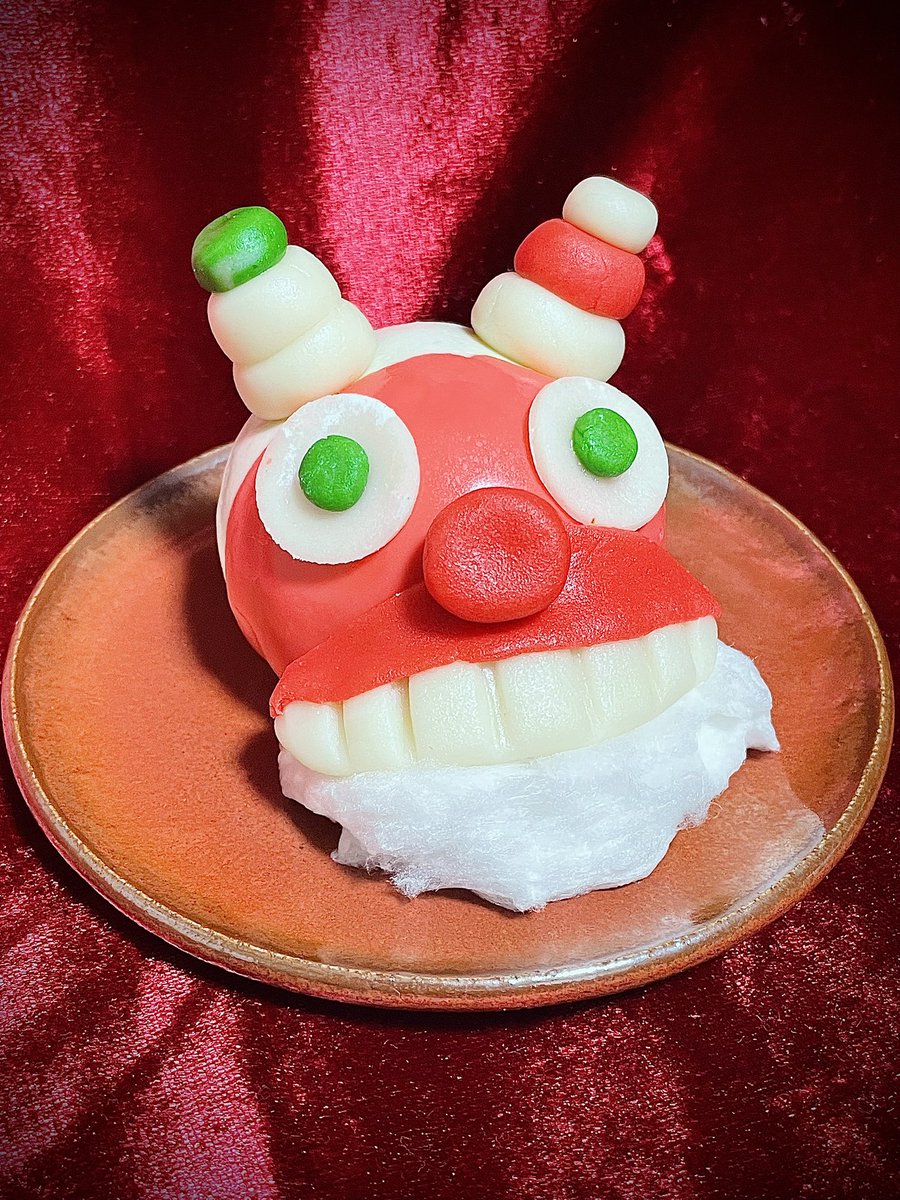 #プロムン料理部
正解はル・ドルタでした〜！！
ムースケーキにマジパンと綿飴でデコレーションしました！！