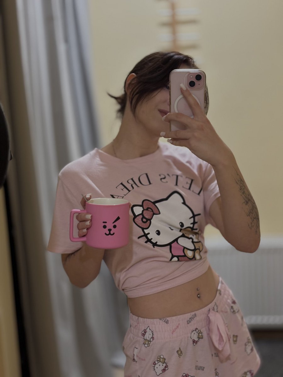 itspaw_kitty's tweet photo. Hello… kitty ? 🐱 https://t.co/OAJVCrDBsI