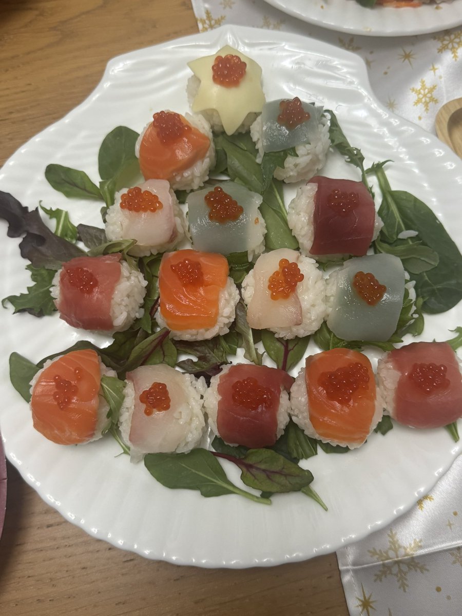 colore_forma's tweet photo. 3時間以上かけて手作りしたクリスマスディナー🎄✨
お腹いっぱい、幸せー☺️🥂💫 https://t.co/aRN7eGa4pn