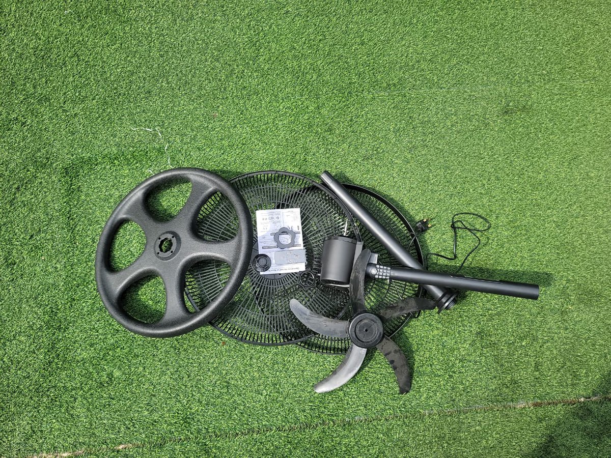 Prasido17's tweet photo. Bought 2 fans from @JumiaNigeria @JumiaNGHelp  (Order 1959368612). One was DEAD ON ARRIVAL. Now they refuse to help because it's past 7 days &amp; say I should pay a local technician to fix their broken product! Why am I paying to fix what U sold me broken? . 😡  #Jumia CS #25193600 https://t.co/DA3GYRPnPZ