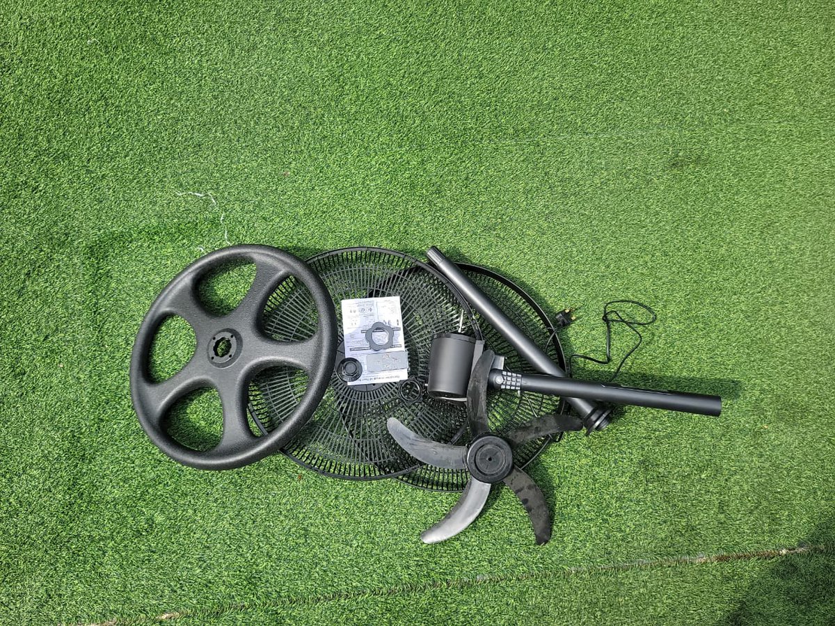 Prasido17's tweet photo. Bought 2 fans from @JumiaNigeria @JumiaNGHelp  (Order 1959368612). One was DEAD ON ARRIVAL. Now they refuse to help because it's past 7 days &amp; say I should pay a local technician to fix their broken product! Why am I paying to fix what U sold me broken? . 😡  #Jumia CS #25193600 https://t.co/DA3GYRPnPZ