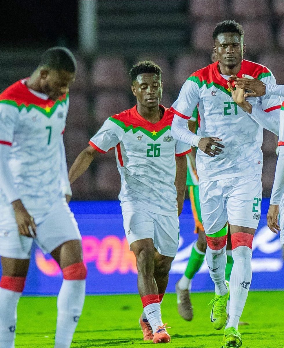 CAN 2025: Le onze (11) de départ du Burkina Faso pour affronter la Guinée équatoriale

1-Hervé Koffi 

2-Steeve Yago
3-Issoufou Dayo
4-Edmond Tapsoba
5-Arsène Kouassi

6-Ismahila Ouedraogo 
7-Gustavo Sangaré
8-Blati Touré 

9-Bertrand Traoré (c)
10-Dango Ouattara
11-Landry Kaboré