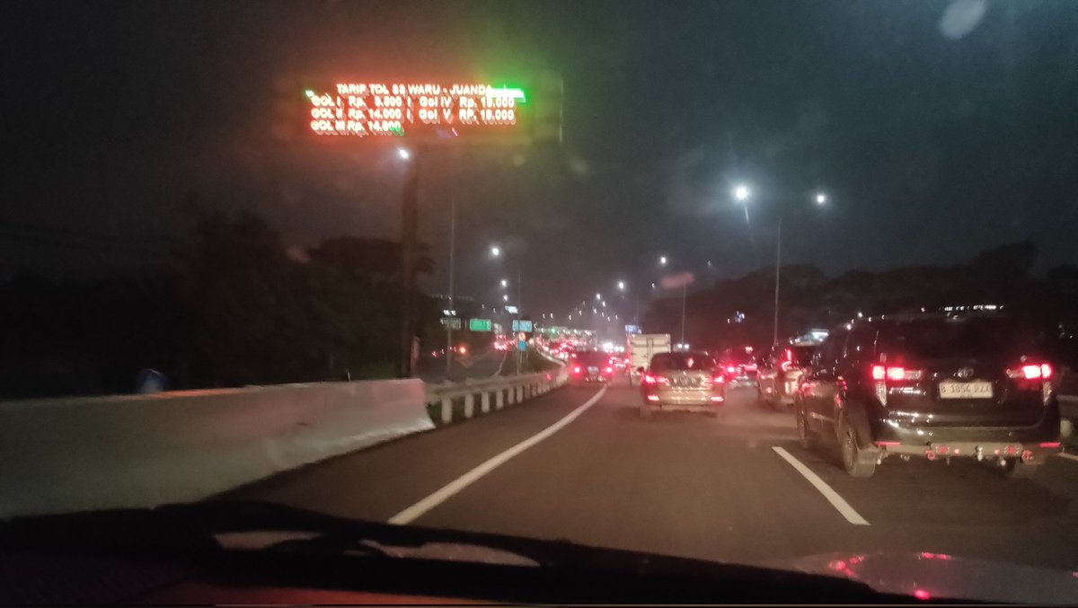 stanley_m21's tweet photo. Tol Juanda  padat @e100ss https://t.co/dOGebx0YMn