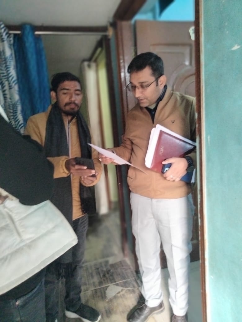 Kransingh7's tweet photo. वर्षो पुराना स्कुल का भवन परा है खण्डहर सिवान जिले के भगवानपुर हाट के भीखमपुर जीस के लिए DEO सर सीवान से मिल कर आवेदन दिए,33 काठा जमीन है गांव वाले ने सरकार को दिया स्कूल निर्माण कराया की बच्चो को पढ़ने मे सुबिधा होगी लेकिन सिसटम की लपरवाही ? https://t.co/BaXOFQY7Nt