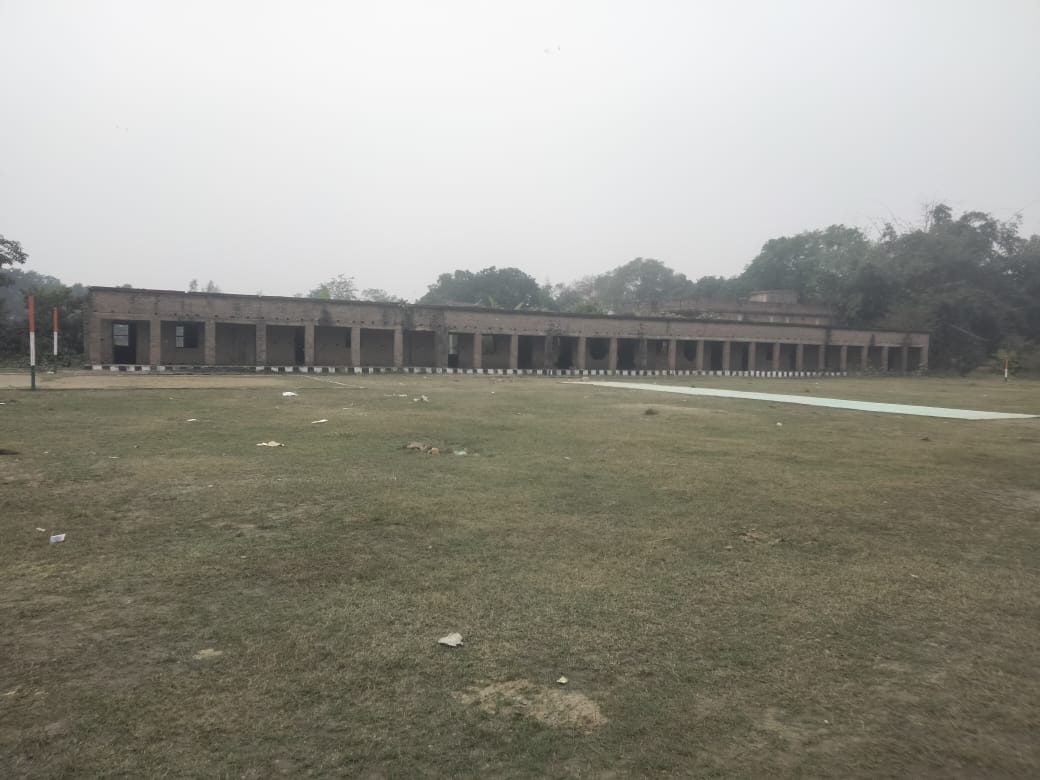 Kransingh7's tweet photo. वर्षो पुराना स्कुल का भवन परा है खण्डहर सिवान जिले के भगवानपुर हाट के भीखमपुर जीस के लिए DEO सर सीवान से मिल कर आवेदन दिए,33 काठा जमीन है गांव वाले ने सरकार को दिया स्कूल निर्माण कराया की बच्चो को पढ़ने मे सुबिधा होगी लेकिन सिसटम की लपरवाही ? https://t.co/BaXOFQY7Nt