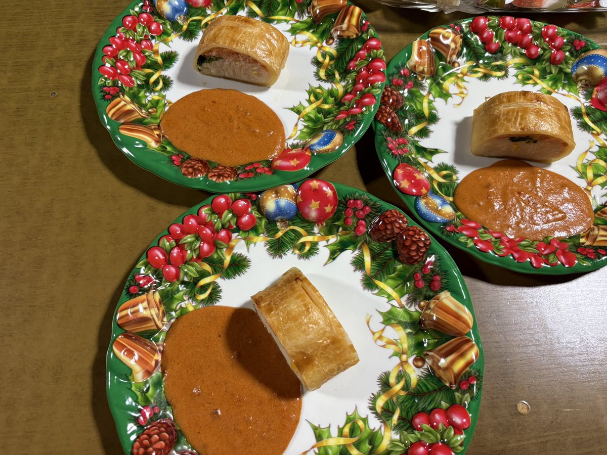 なんちゃってクリスマスご飯です🤶🎄
簡単で楽しく過ごしました。
皆さま
メリークリスマス🎁🎅🎄