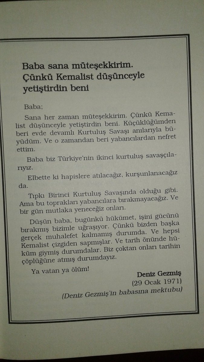 Şu olanlara bak "Mustafa Kemal'in askerleriyiz"sloganına faşizm diyenler Deniz Gezmiş maskesi takarak uzun uzun bize laf anlatmaya çalışıyor.
Ama biz sizin o karşı devrimci kokunuzu alırızz