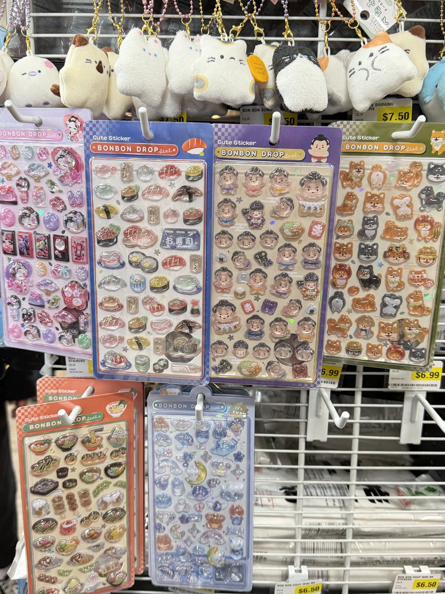 これ日本で流行ってるボンボンドロップと同じ？アメリカの日本スーパーにも売ってたよ〜🇯🇵よく見たら7ドル(1,000円 )もするけど、最近のシールってそんな高いの！？w