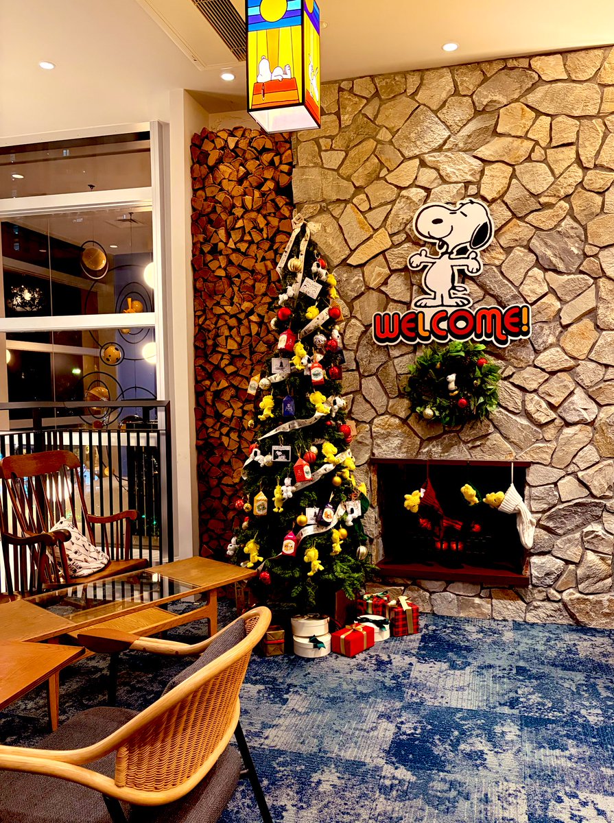 ayatoopy's tweet photo. メリークリスマス🎉
PeanutsCafeで素敵なクリスマスの一時を過ごしてきました！
スヌーピーたちで埋め尽くされた特別なツリーと期間限定のクリスマスツリーパイで今年も締めくくり。ツナメルトのホットサンドもおいしかったよ。
#Peanuts  #snoopy 
#スヌーピー男子 https://t.co/vFpUdgqfJy
