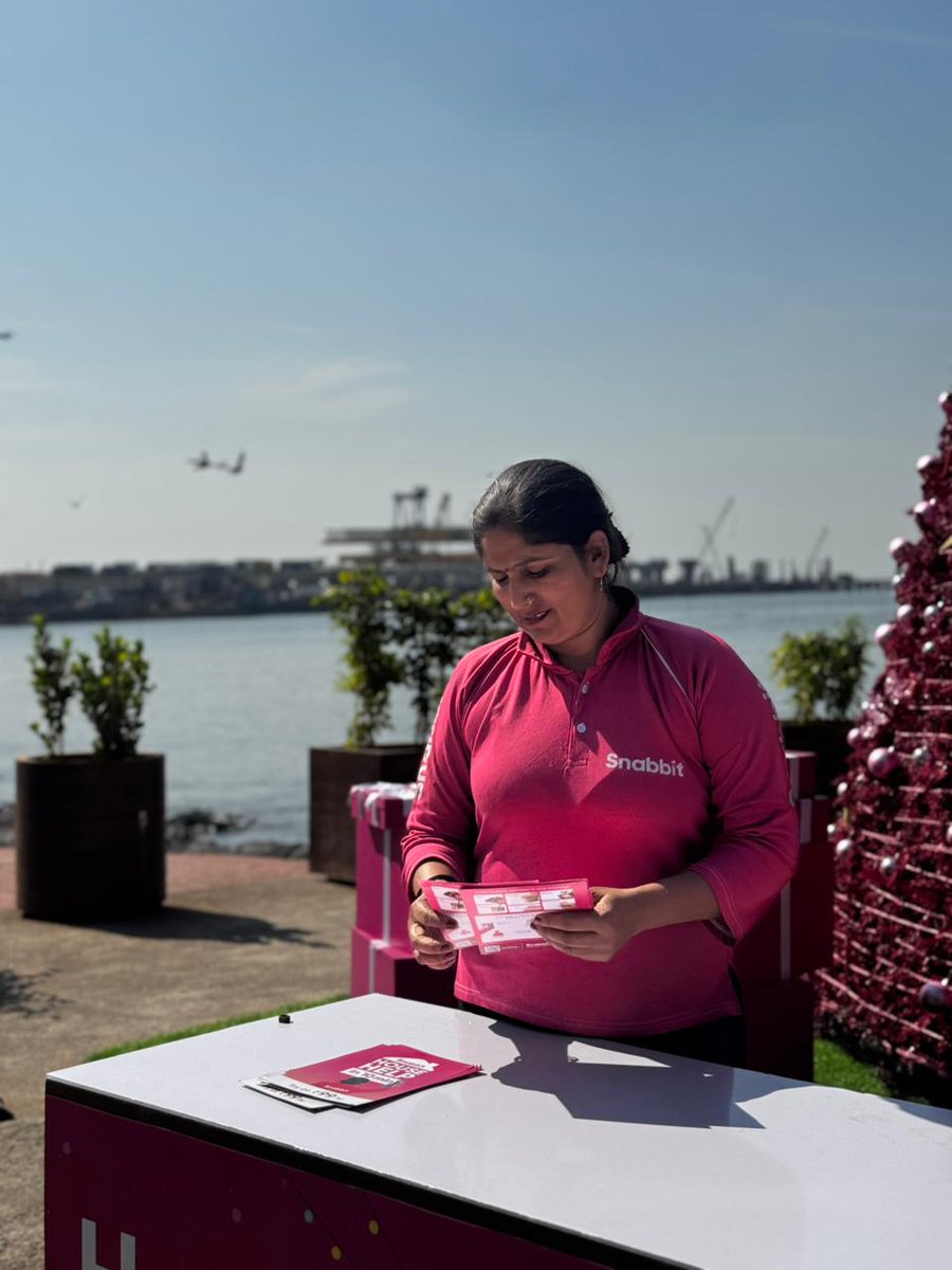 The beautiful pink tree feels like a wonderful dream come to life. It fills the heart with so much cheer and wonder.
#SnabbitPinkChristmas