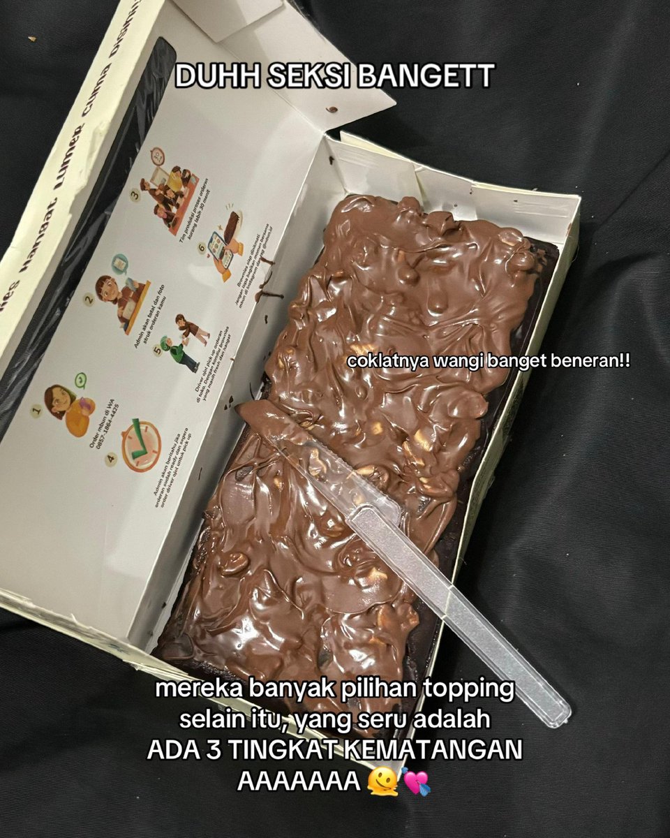 ratjunmuu's tweet photo. Brownies yang ini jujur… lebih enak dari Amanda menurutku.
Minusnya cuma satu: rasanya cokelat doang.
Tapi teksturnya? lumer, legit, pekat.
Namanya Mbun Brownies.

Ih… brownies apa kok seenak ini ini? 😭🍫 https://t.co/hdZNQ0PiIc