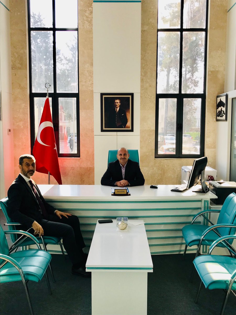 Türk Kızılay Derneği Gaziantep İl Başkanı Sayın Mustafa BOZGEYİK İl Müdürümüz Sayın Fatih AYHAN’ı ziyaret etti. Gerçekleştirilen ziyarette dernek faaliyetleri ve projeler hakkında görüş alışverişinde bulunuldu.