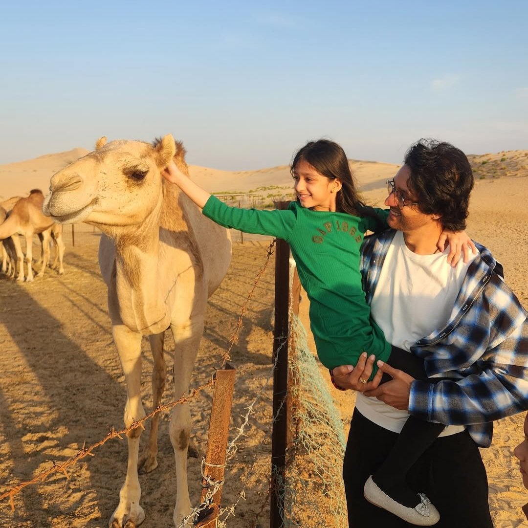 Daddy cool 😎 Hrishika Hrishiv are having so much fun 🤩

#SourabhRaajJain #yearend