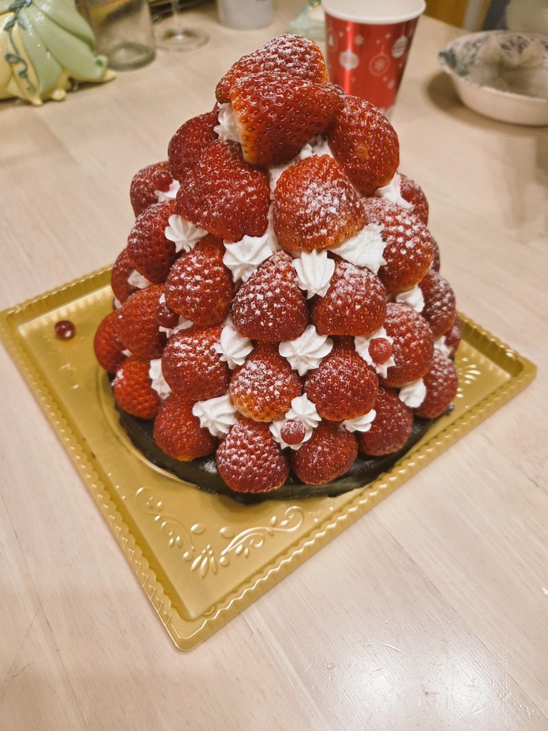 katana_no_sasa's tweet photo. 今日のメインディッシュはいちご🍓てんこ盛りケーキ
#グランドニッコー東京ベイ
#サパンショコラフレーズ
#LeJardin https://t.co/mQe6G67NXL