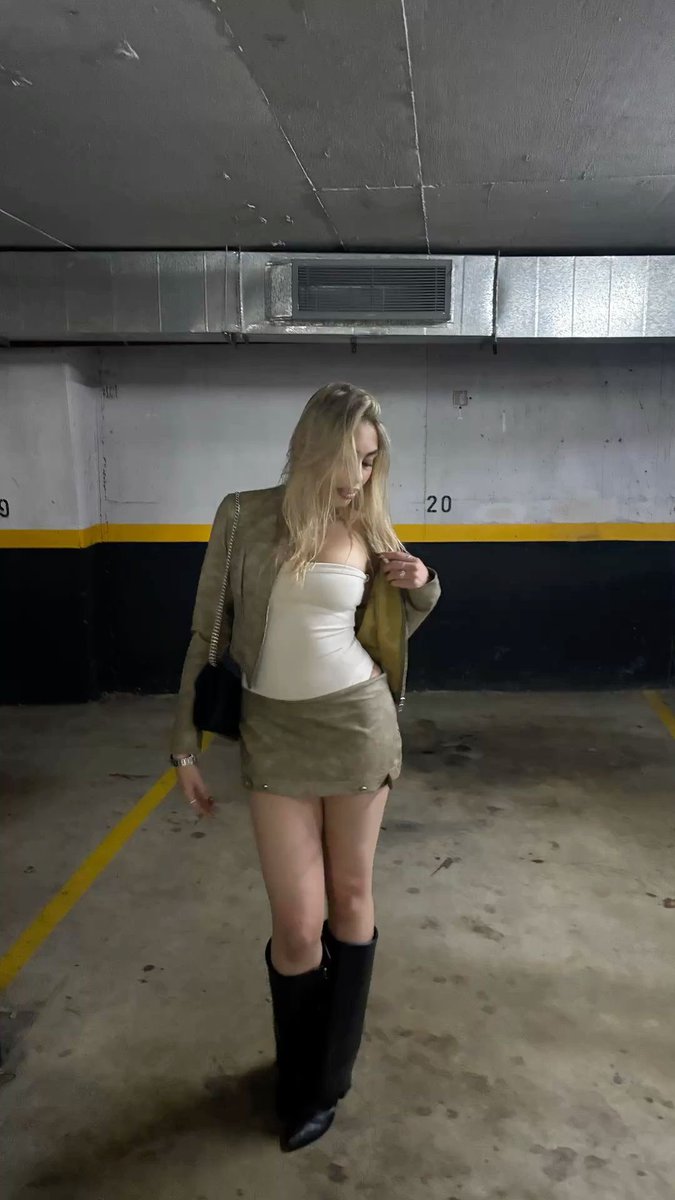 also, wer will die Stimme eines 20 jährigen Mädchens per Audionachricht hören, was ich mit dir machen werde, Verlierer 😌
Liken, reposten und kommentieren Ich warte ✨