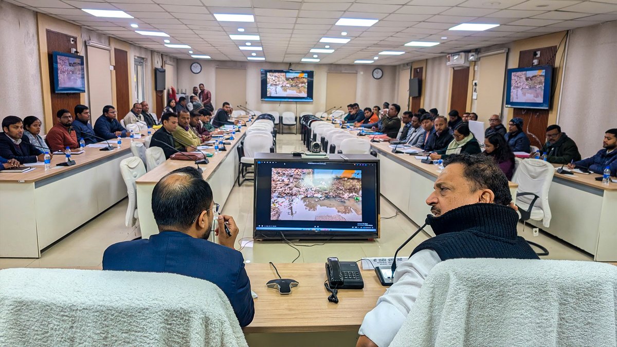 RajivPratapRudy's tweet photo. सारण के नवपदस्थापित जिलाधिकारी श्री वैभव श्रीवास्तव के साथ जिले में चल रहे विकास कार्यों एवं प्रशासनिक व्यवस्थाओं की विस्तृत समीक्षा बैठक। 
@Saran_dm 
#Saran #DistrictAdministration #ReviewMeeting https://t.co/v3orzocIDL