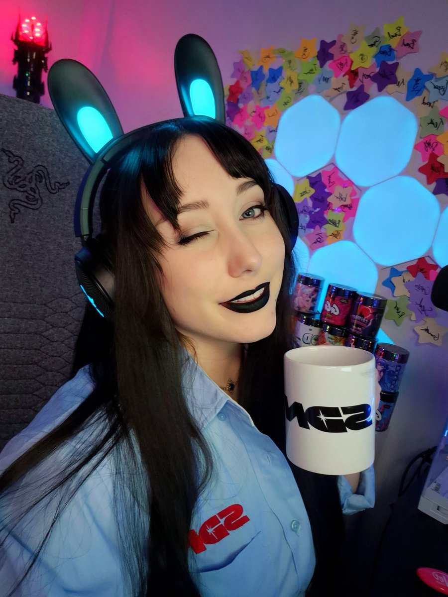 Talked chat into playing Dispatch tonight so I could surprise with my Robin Robertson fit haha

MAKE ROYD A TEAM MEMBER AND LET ME ROMANCE HIM.

#dispatch #DispatchGame