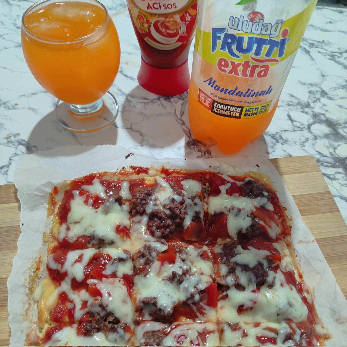 Yemeğin yanında çok güzel gidiyor.