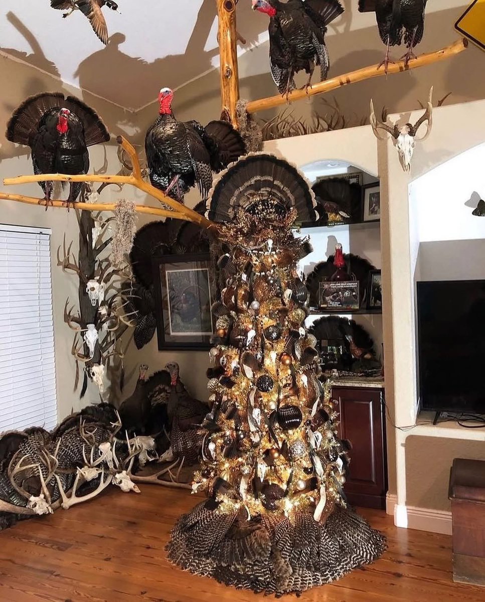 It's beginning to look a lot like Christmas! 🎄 🦃 Let's see your tree?!  How cool is this tree from Dee Davis!?, image size:967x1200