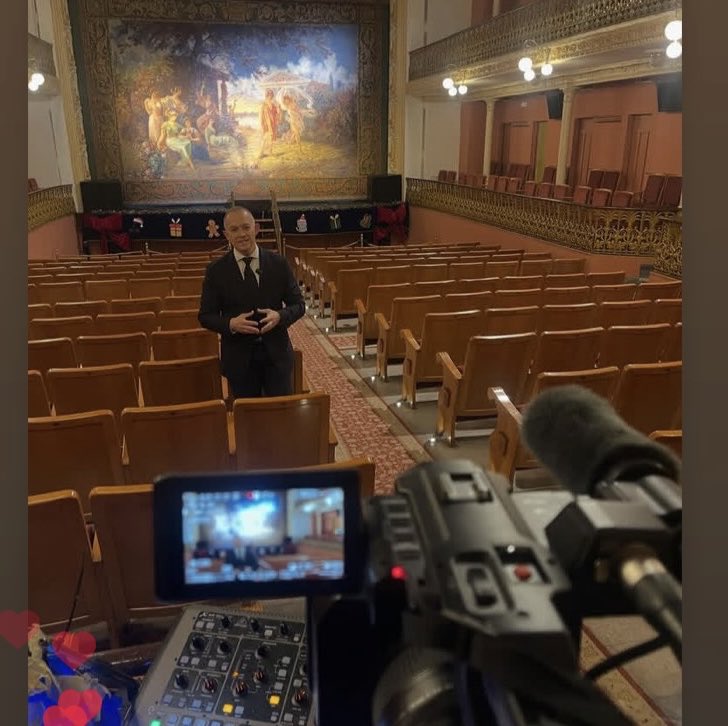 Mensaje de felicitación navideña desde el centenario teatro Cervantes. 

youtu.be/8O19wc_jgr8?si…